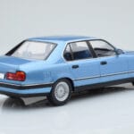 BMW Seria 7 E32 730i Albastru MCG 1:18