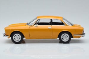 Alfa Romeo 1750 GTV Galben Norev 1:18 187910 Metal - imaginea 4 din 7