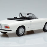 Alfa Romeo 2000 Spider Alb Norev 1:18 - image 2 of 7