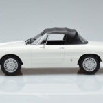 Alfa Romeo 2000 Spider Alb Norev 1:18 - image 3 of 7