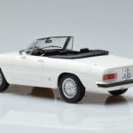 Alfa Romeo 2000 Spider Alb Norev 1:18 - image 6 of 7
