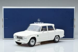 Alfa Romeo Giulia Ti Super Norev 1:18 187970 Metal - imaginea 6 din 6