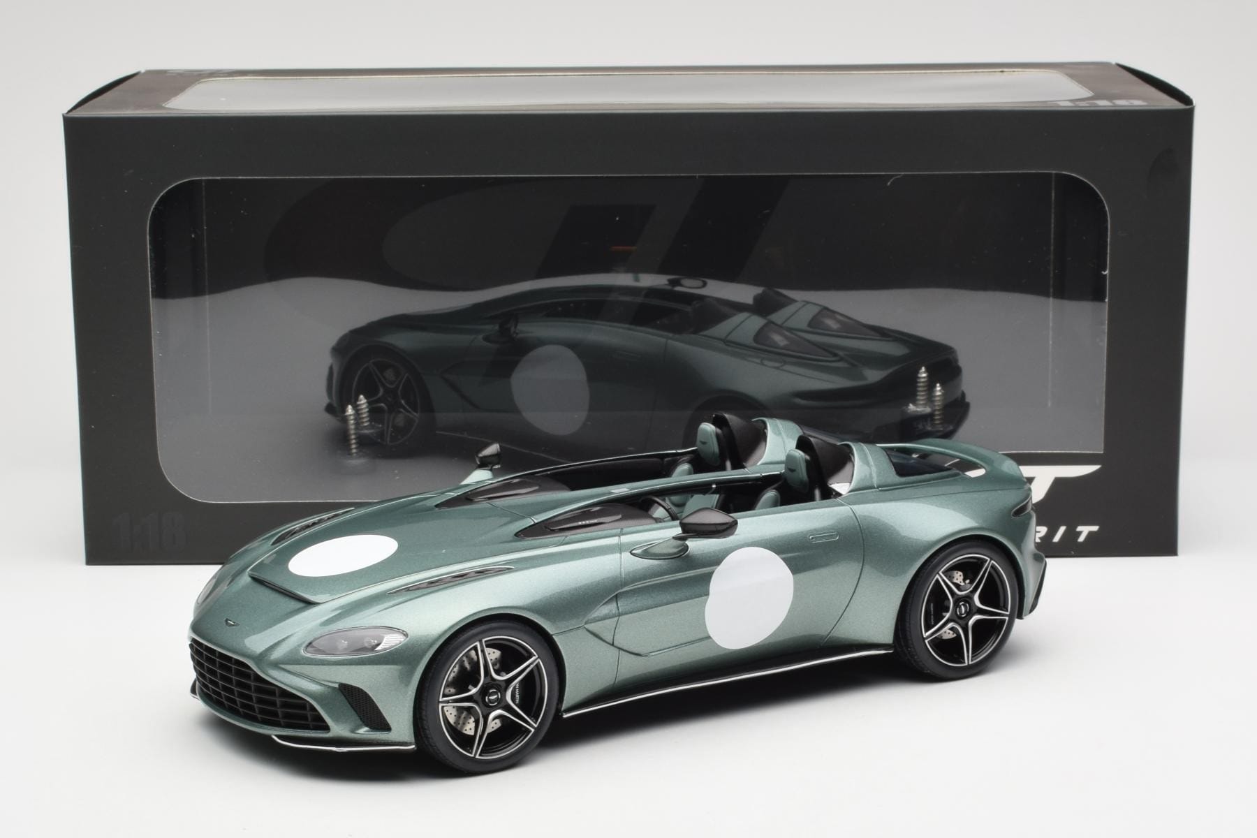 Aston Martin V12 Speedster Verde Metallic GT Spirit 1:18 GT906 Rășină - imaginea 6 din 6