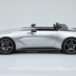 Aston Martin V12 Speedster Argintiu GT Spirit 1:18 - image 3 of 6