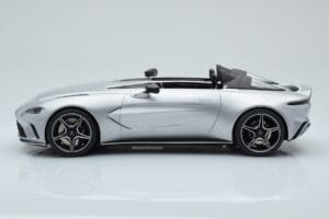 Aston Martin V12 Speedster Argintiu GT Spirit 1:18 GT430 Rășină - imaginea 3 din 6