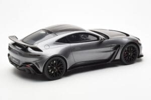 Aston Martin V12 Vantage Magnetic Argintiu GT Spirit 1:18 GT443 Rășină - imaginea 2 din 6