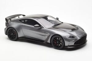 Aston Martin V12 Vantage Magnetic Argintiu GT Spirit 1:18 GT443 Rășină - imaginea 4 din 6