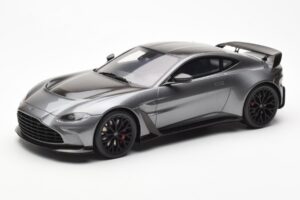 Aston Martin V12 Vantage Magnetic Argintiu GT Spirit 1:18 GT443