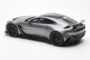 Aston Martin V12 Vantage Magnetic Argintiu GT Spirit 1:18 GT443 Rășină - imaginea 5 din 6