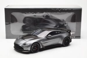 Aston Martin V12 Vantage Magnetic Argintiu GT Spirit 1:18 GT443 Rășină - imaginea 6 din 6