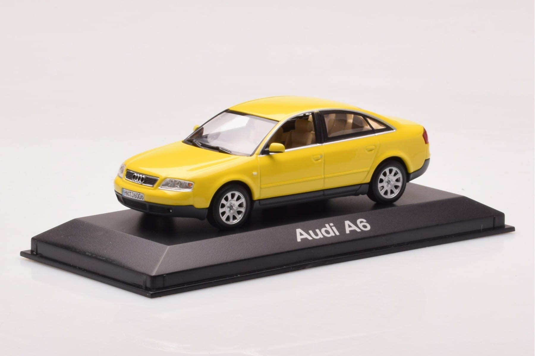 Audi A6 C5 Galben Minichamps 1:43 IND47004 Metal - imaginea 2 din 4