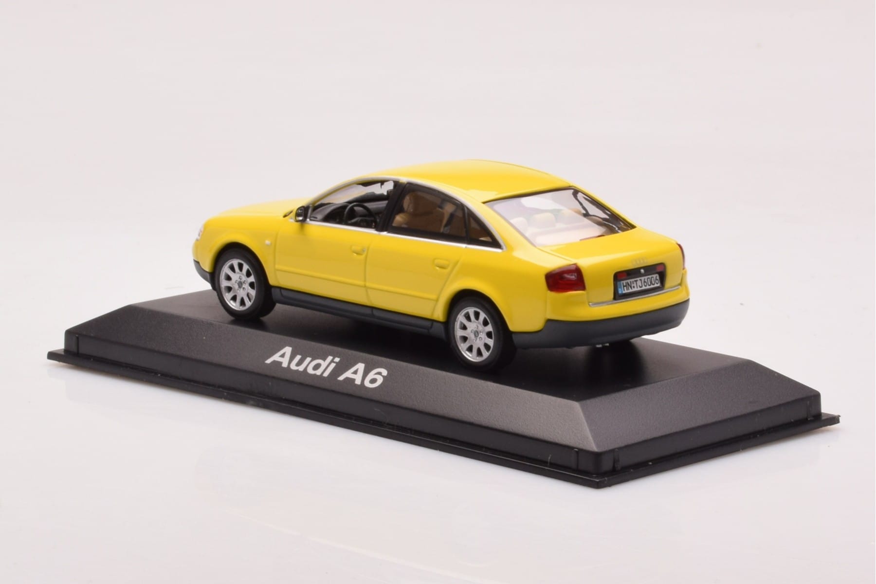 Audi A6 C5 Galben Minichamps 1:43 IND47004 Metal - imaginea 3 din 4