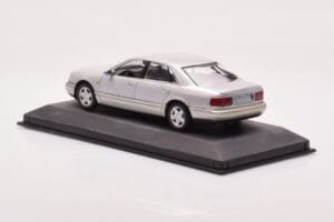 Audi A8 D2 Argintiu Dungă Verde Minichamps 1:43 AUDI-264455 Metal - imaginea 3 din 4
