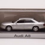 Audi A8 D2 Argintiu Dungă Verde Minichamps 1:43 - image 4 of 4