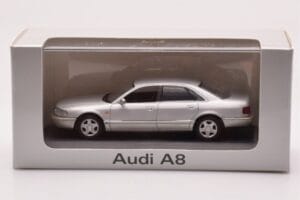 Audi A8 D2 Argintiu Dungă Verde Minichamps 1:43 AUDI-264455 Metal - imaginea 4 din 4