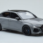 Audi RS3 8Y Sedan Performance Edition Gri GT Spirit 1:18 - image 4 of 6