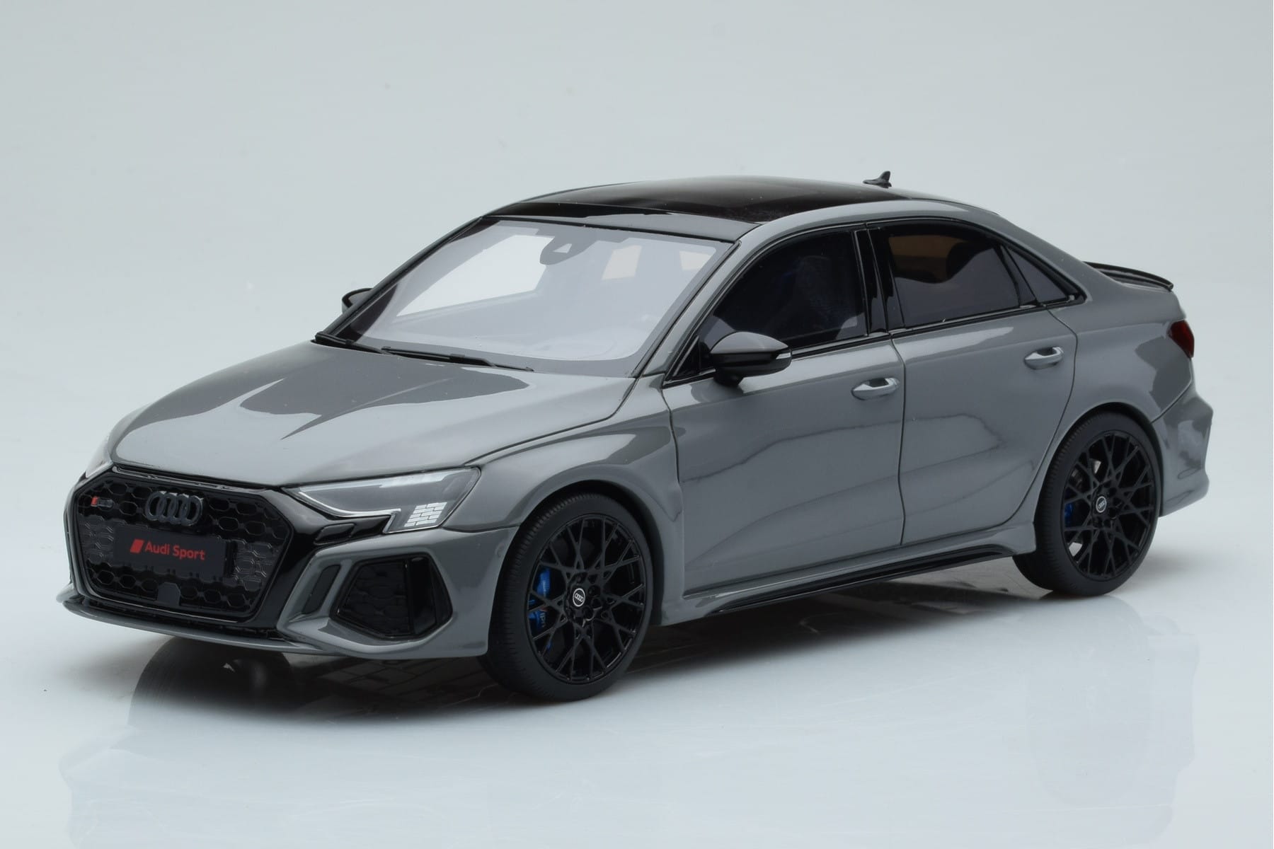 Audi RS3 8Y Sedan Performance Edition Gri GT Spirit 1:18 GT885 Rășină