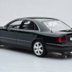 Audi S8 D2 Verde Otto 1:18 - image 5 of 6