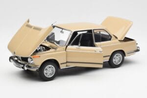 BMW 2002 Ti E10 Sahara Bej Kyosho 1:18 08541BG Metal - imaginea 2 din 8