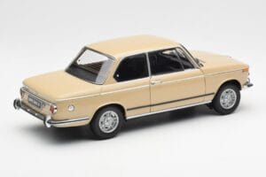 BMW 2002 Ti E10 Sahara Bej Kyosho 1:18 08541BG Metal - imaginea 3 din 8