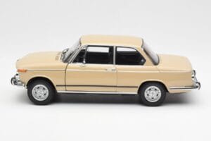 BMW 2002 Ti E10 Sahara Bej Kyosho 1:18 08541BG Metal - imaginea 4 din 8
