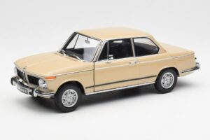BMW 2002 Ti E10 Sahara Bej Kyosho 1:18 08541BG