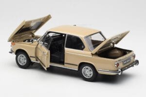 BMW 2002 Ti E10 Sahara Bej Kyosho 1:18 08541BG Metal - imaginea 5 din 8