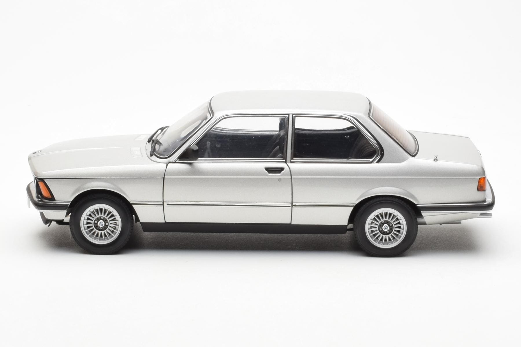 BMW 323i E21 Aspen Argintiu AUTOart 1:18 80430433552 Metal - imaginea 4 din 8