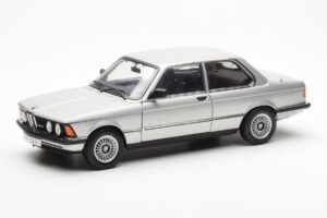 BMW 323i E21 Aspen Argintiu AUTOart 1:18 80430433552