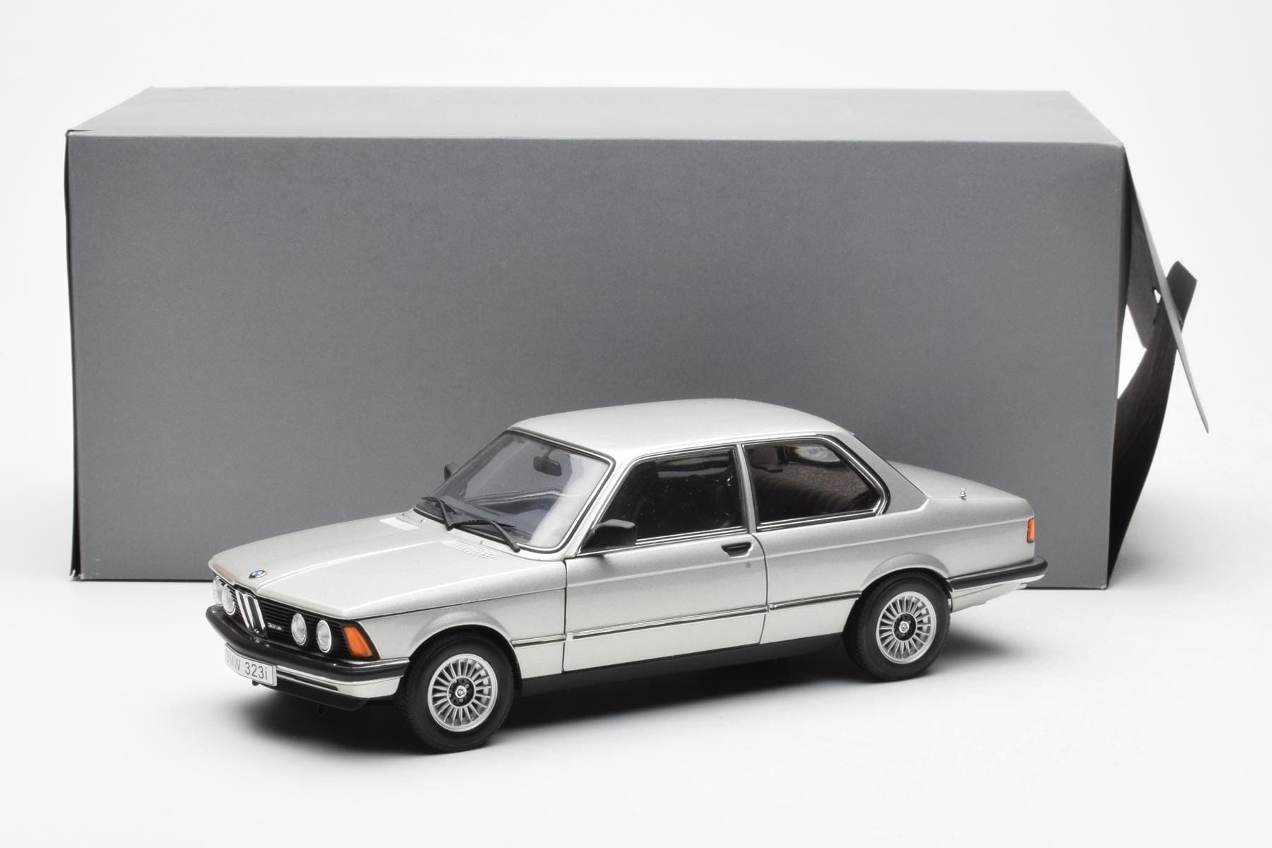 BMW 323i E21 Aspen Argintiu AUTOart 1:18 80430433552 Metal - imaginea 8 din 8