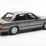 BMW 325i E30 Sedan Dolphin Gri Otto 1:18 - image 2 of 6