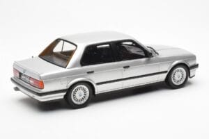 BMW 325i E30 Argintiu Otto 1:18 OT912 Rășină - imaginea 2 din 6