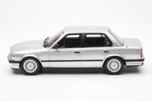 BMW 325i E30 Argintiu Otto 1:18 OT912 Rășină - imaginea 3 din 6