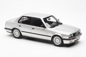 BMW 325i E30 Argintiu Otto 1:18 OT912 Rășină - imaginea 4 din 6
