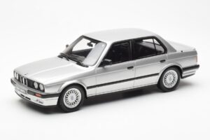 BMW 325i E30 Argintiu Otto 1:18 OT912
