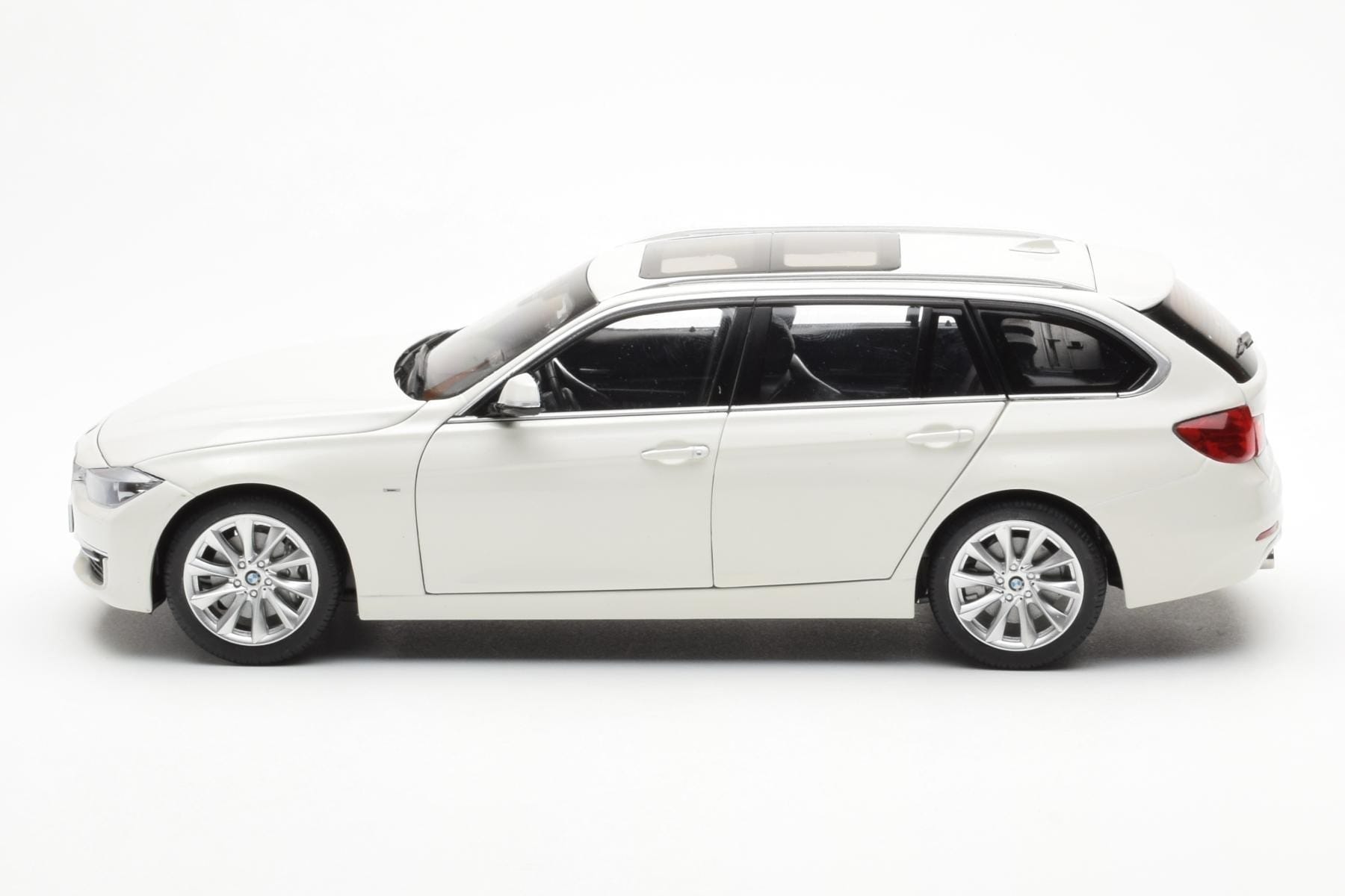 BMW 335i F31 Touring Alpine Alb Paragon 1:18 80432244242 Metal - imaginea 4 din 8