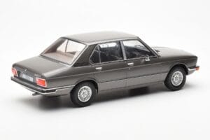 BMW 520i E28 Gri MCG 1:18 MCG18121 Metal - imaginea 2 din 6