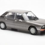BMW 520i E28 Gri MCG 1:18 - image 4 of 6