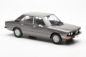 BMW 520i E28 Gri MCG 1:18 MCG18121 Metal - imaginea 4 din 6
