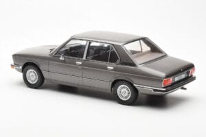 BMW 520i E28 Gri MCG 1:18 MCG18121 Metal - imaginea 5 din 6