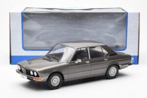BMW 520i E28 Gri MCG 1:18 MCG18121 Metal - imaginea 6 din 6