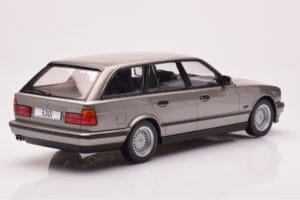 BMW 530i E34 Touring Gri Metalizat MCG 1:18 MCG18330 Metal - imaginea 2 din 6