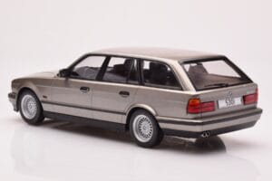 BMW 530i E34 Touring Gri Metalizat MCG 1:18 MCG18330 Metal - imaginea 5 din 6
