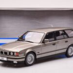 BMW 530i E34 Touring Gri Metalizat MCG 1:18 - image 6 of 6