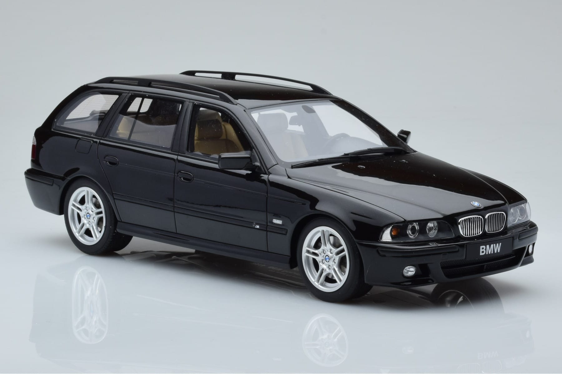 BMW 540 E39 Touring M Package Negru Otto 1:18 OT1013 Rășină - imaginea 4 din 6