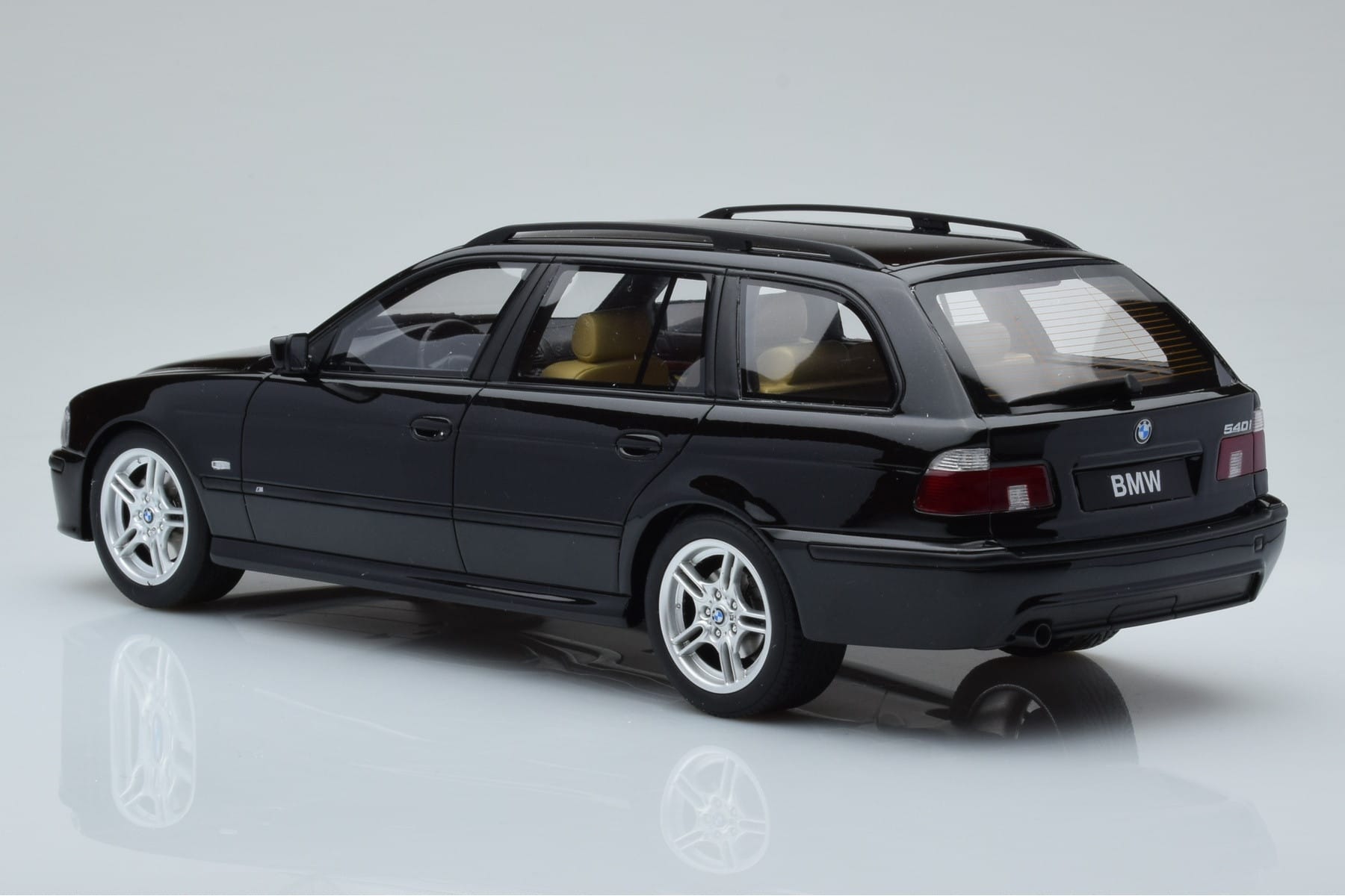 BMW 540 E39 Touring M Package Negru Otto 1:18 OT1013 Rășină - imaginea 5 din 6