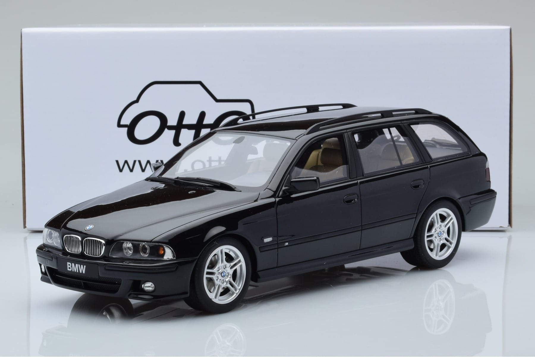 BMW 540 E39 Touring M Package Negru Otto 1:18 OT1013 Rășină - imaginea 6 din 6
