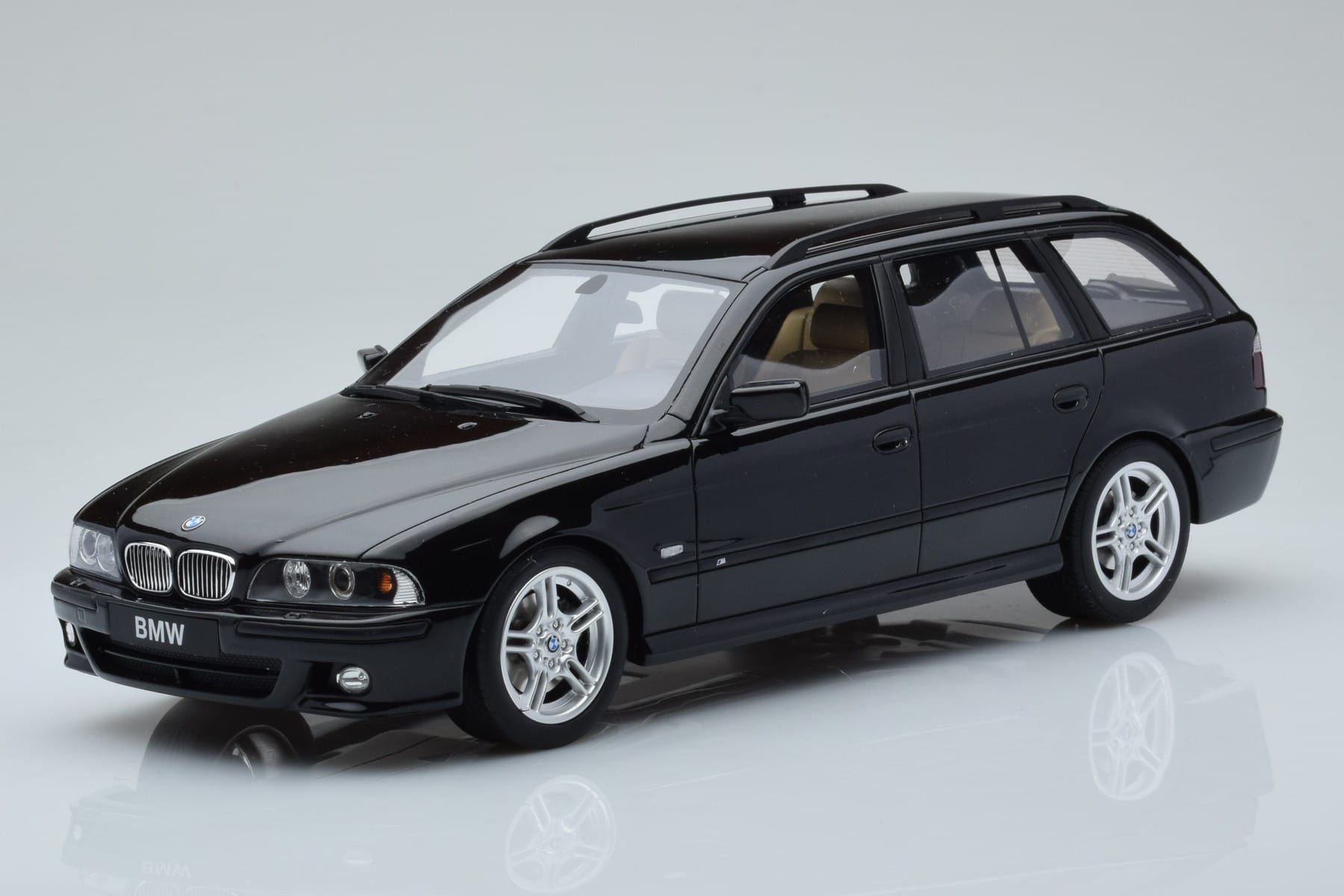 BMW 540 E39 Touring M Package Negru Otto 1:18 OT1013 Rășină