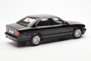 BMW 540i E34 Negru Metallic MCG 1:18 MCG18157 Metal - imaginea 2 din 6