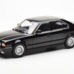 BMW 540i E34 Negru Metallic MCG 1:18